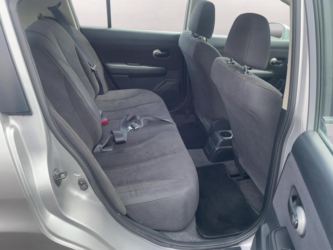 Photo '19' of Nissan Tiida