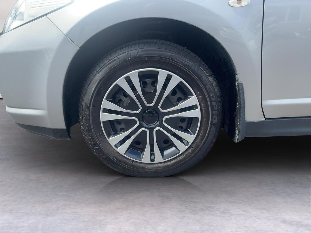 Photo '10' of Nissan Tiida