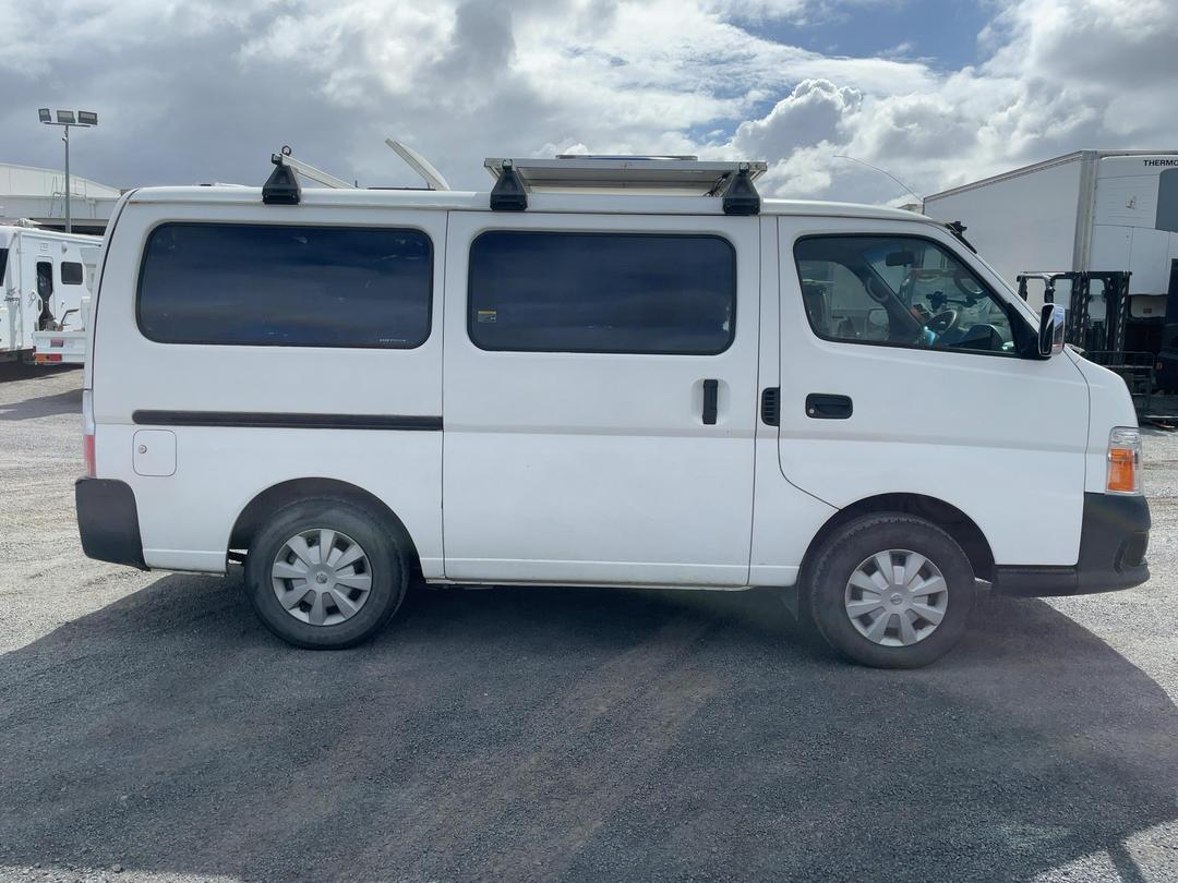 Photo '3' of Nissan Urvan 3.0 DIESEL AUTO Van