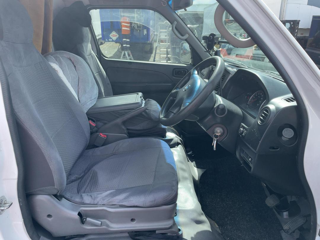 Photo '11' of Nissan Urvan 3.0 DIESEL AUTO Van