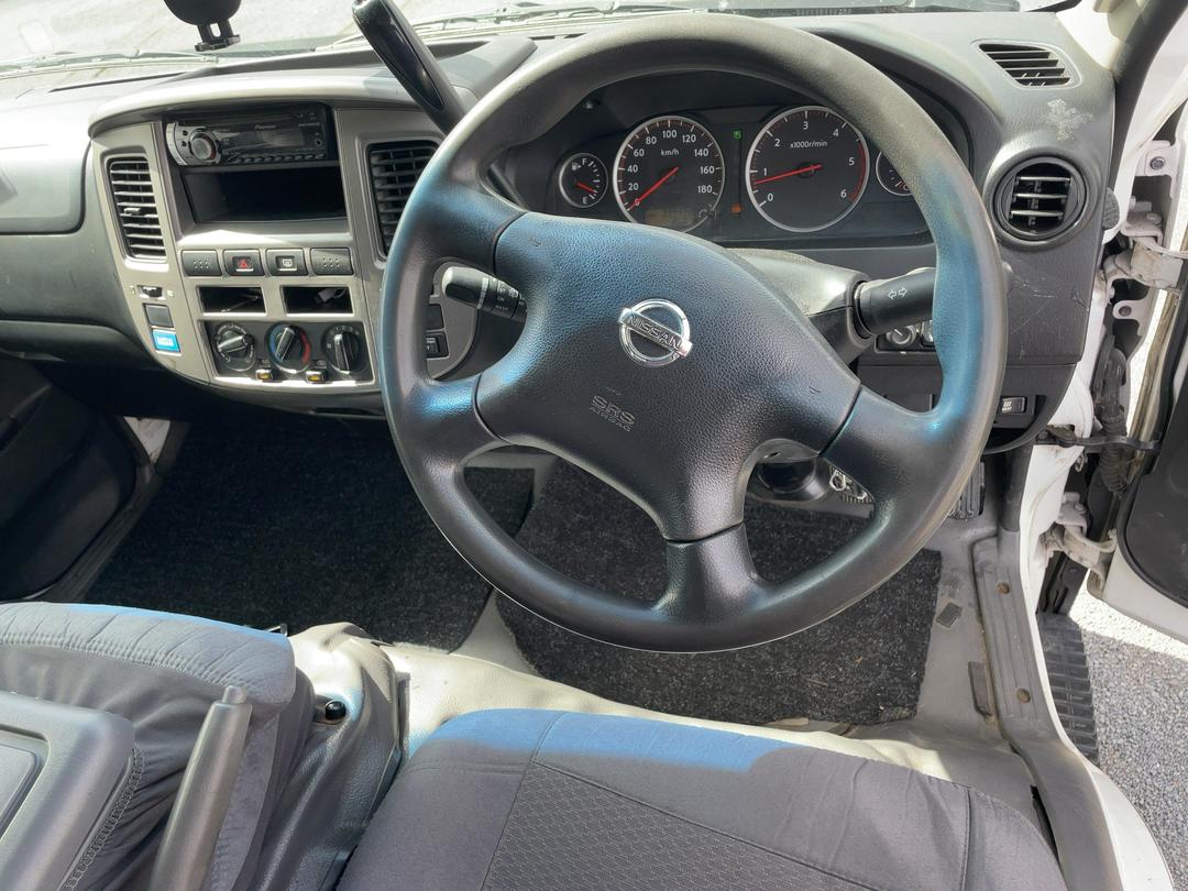 Photo '12' of Nissan Urvan 3.0 DIESEL AUTO Van