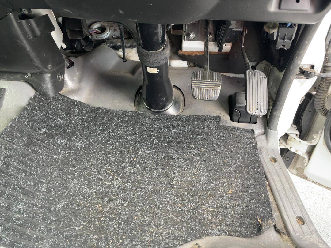 Photo '13' of Nissan Urvan 3.0 DIESEL AUTO Van