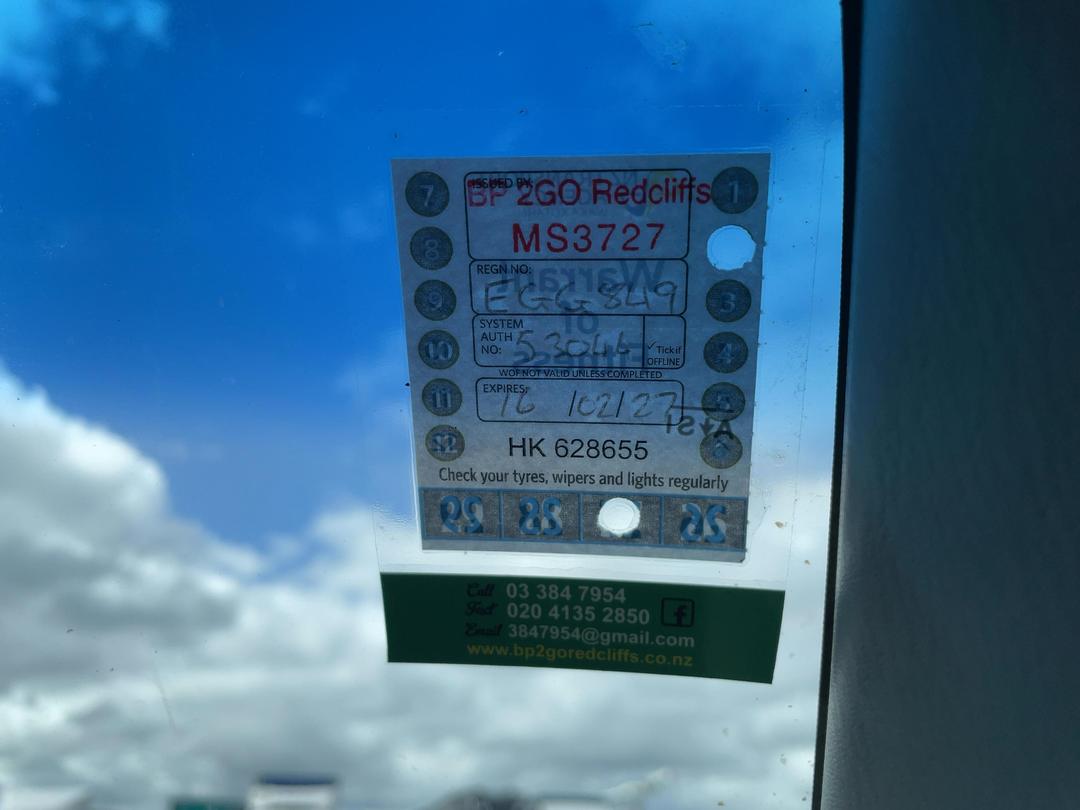 Photo '39' of Nissan Urvan 3.0 DIESEL AUTO Van