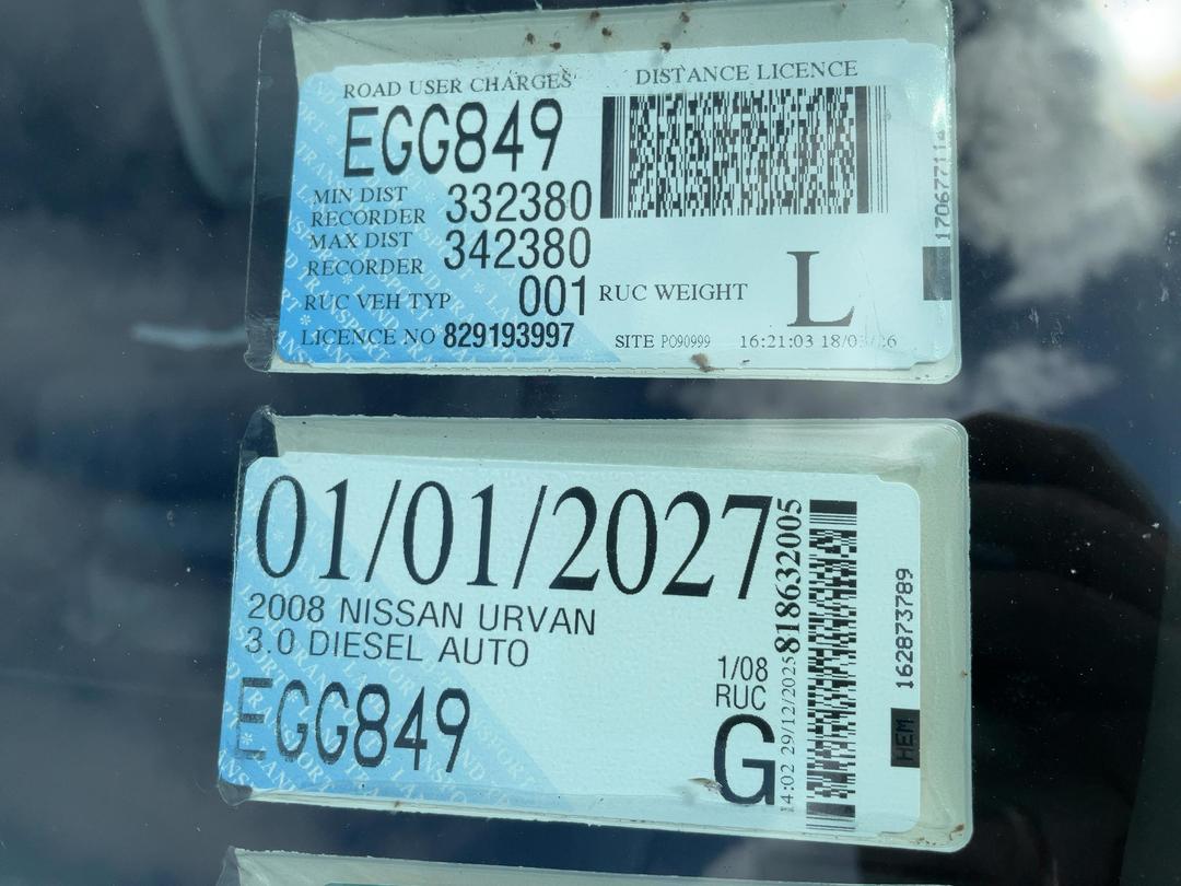 Photo '38' of Nissan Urvan 3.0 DIESEL AUTO Van