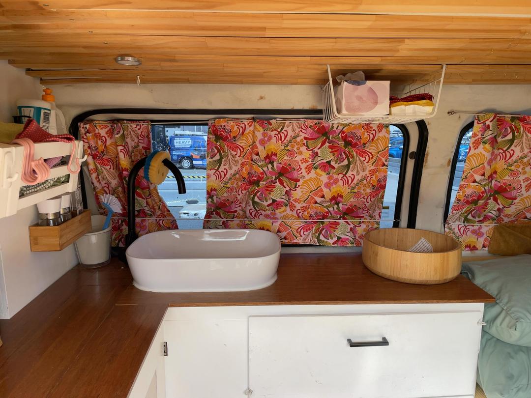 Photo '27' of Nissan Urvan 3.0 DIESEL AUTO Van