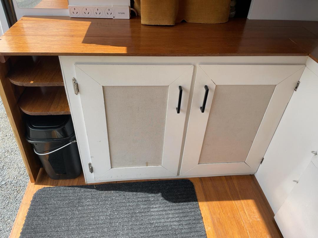 Photo '32' of Nissan Urvan 3.0 DIESEL AUTO Van