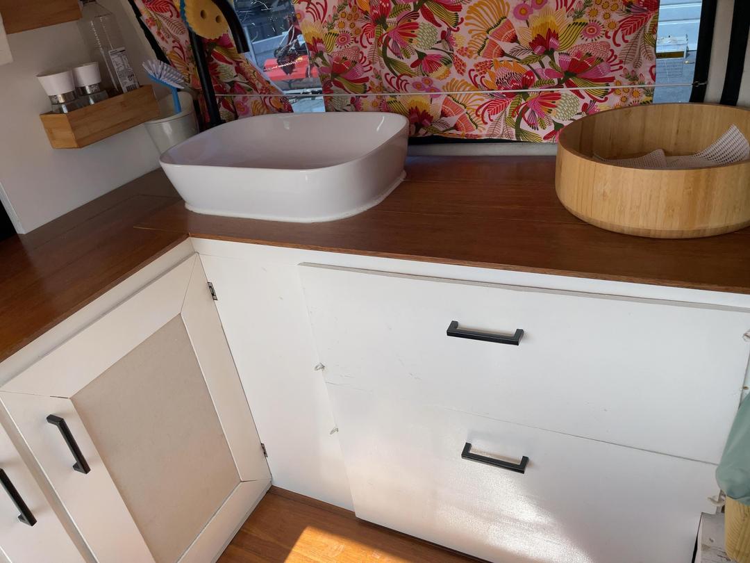 Photo '33' of Nissan Urvan 3.0 DIESEL AUTO Van