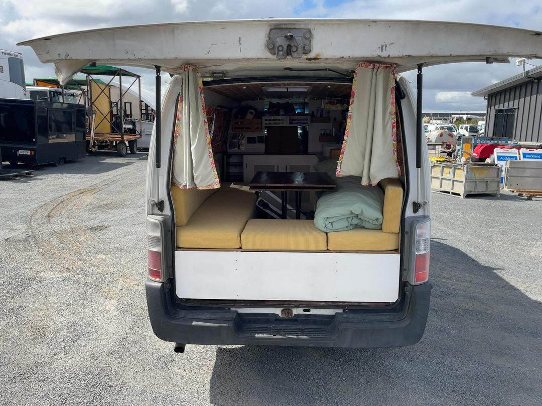 Photo '35' of Nissan Urvan 3.0 DIESEL AUTO Van