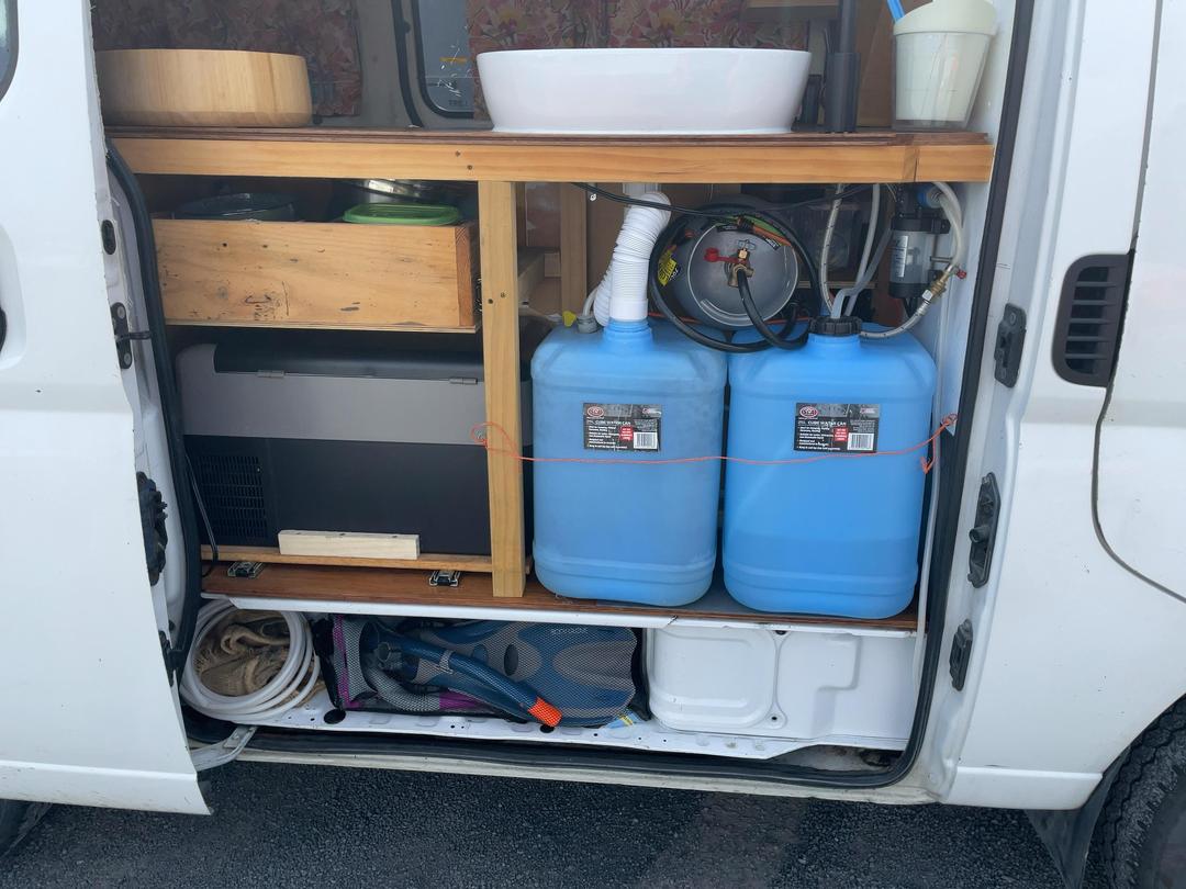 Photo '36' of Nissan Urvan 3.0 DIESEL AUTO Van