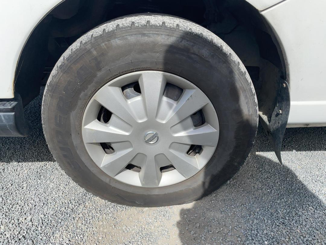 Photo '44' of Nissan Urvan 3.0 DIESEL AUTO Van