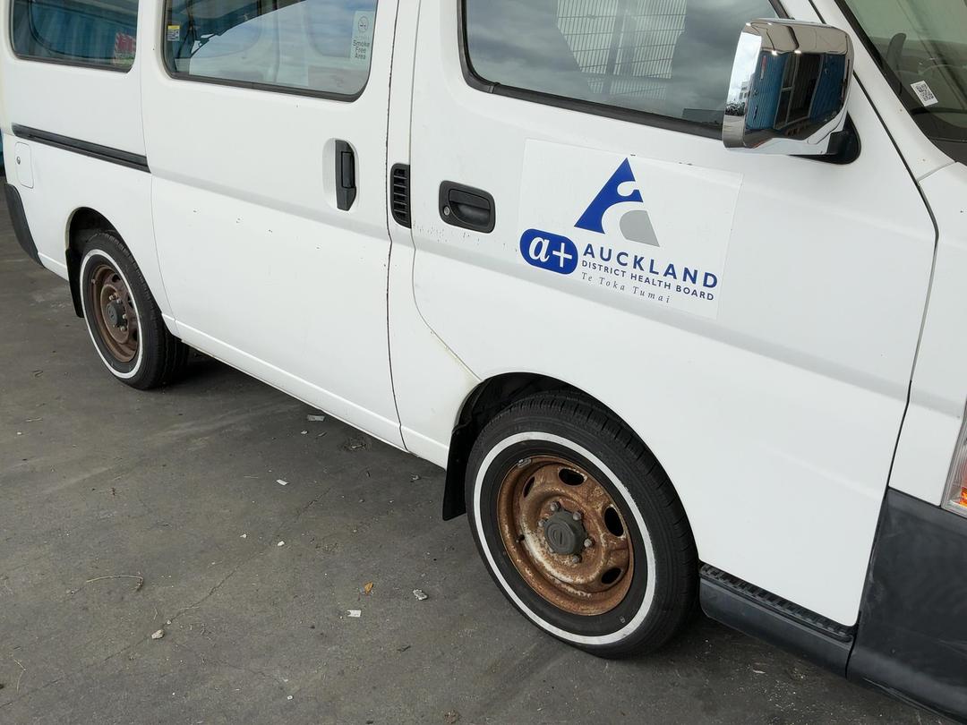 Photo '2' of Nissan Urvan