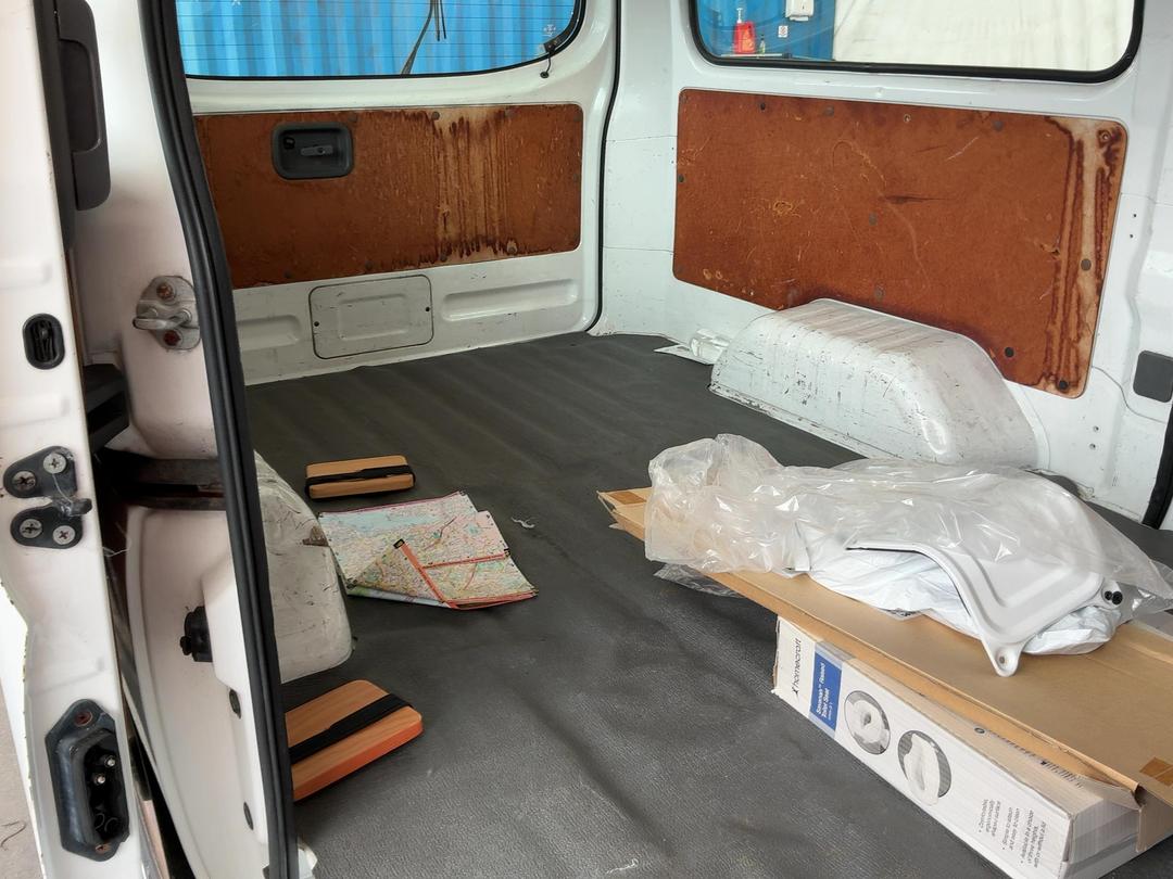 Photo '20' of Nissan Urvan
