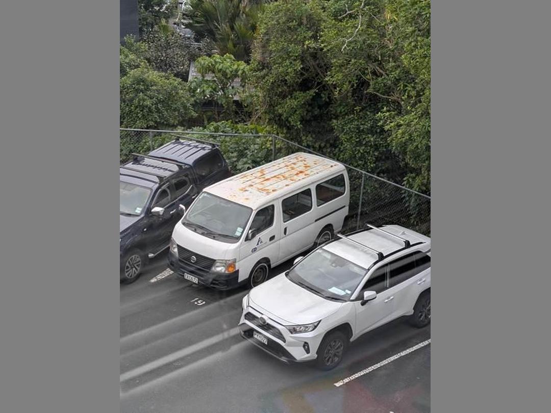 Photo '13' of Nissan Urvan