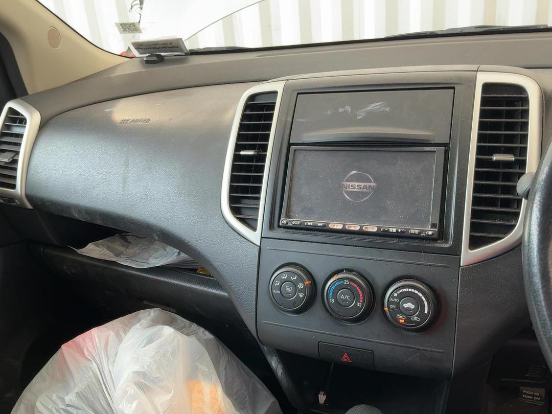 Photo '17' of Nissan Wingroad Photo '17' of Nissan Wingroad
