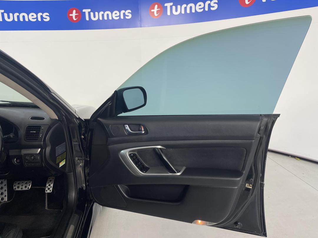 Photo '15' of Subaru Legacy