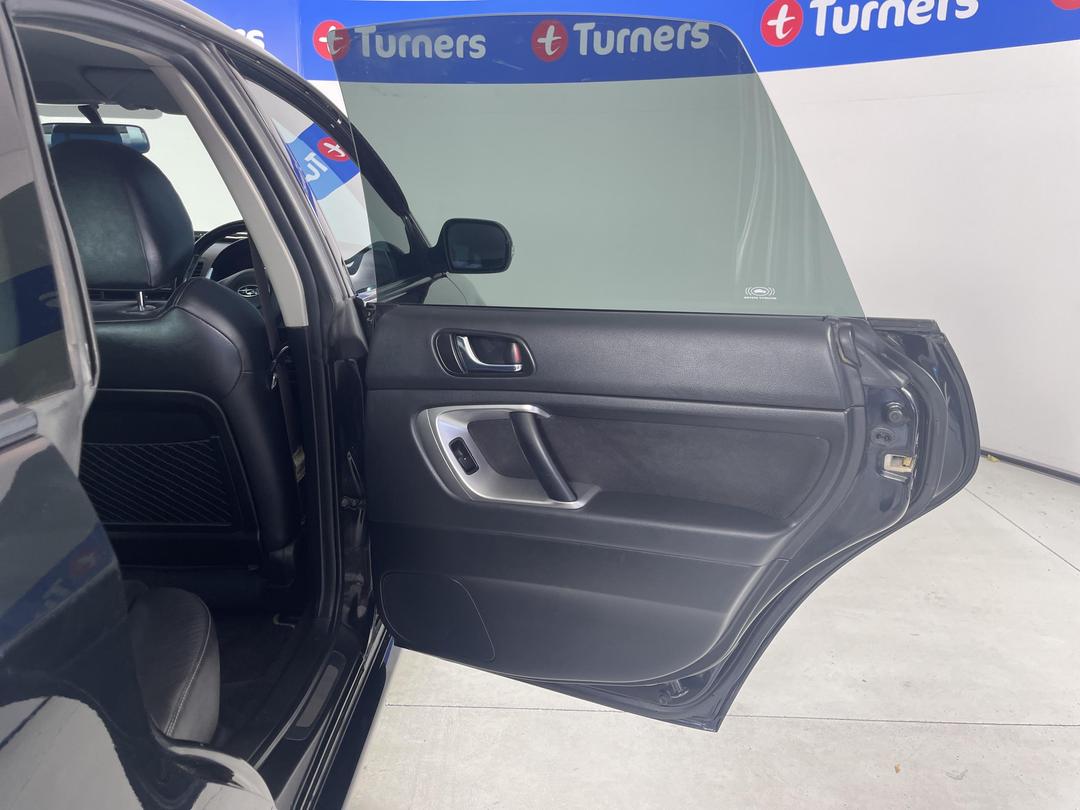 Photo '19' of Subaru Legacy