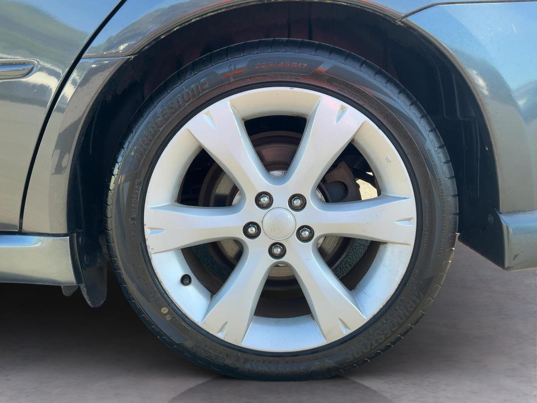 Photo '11' of Subaru Legacy