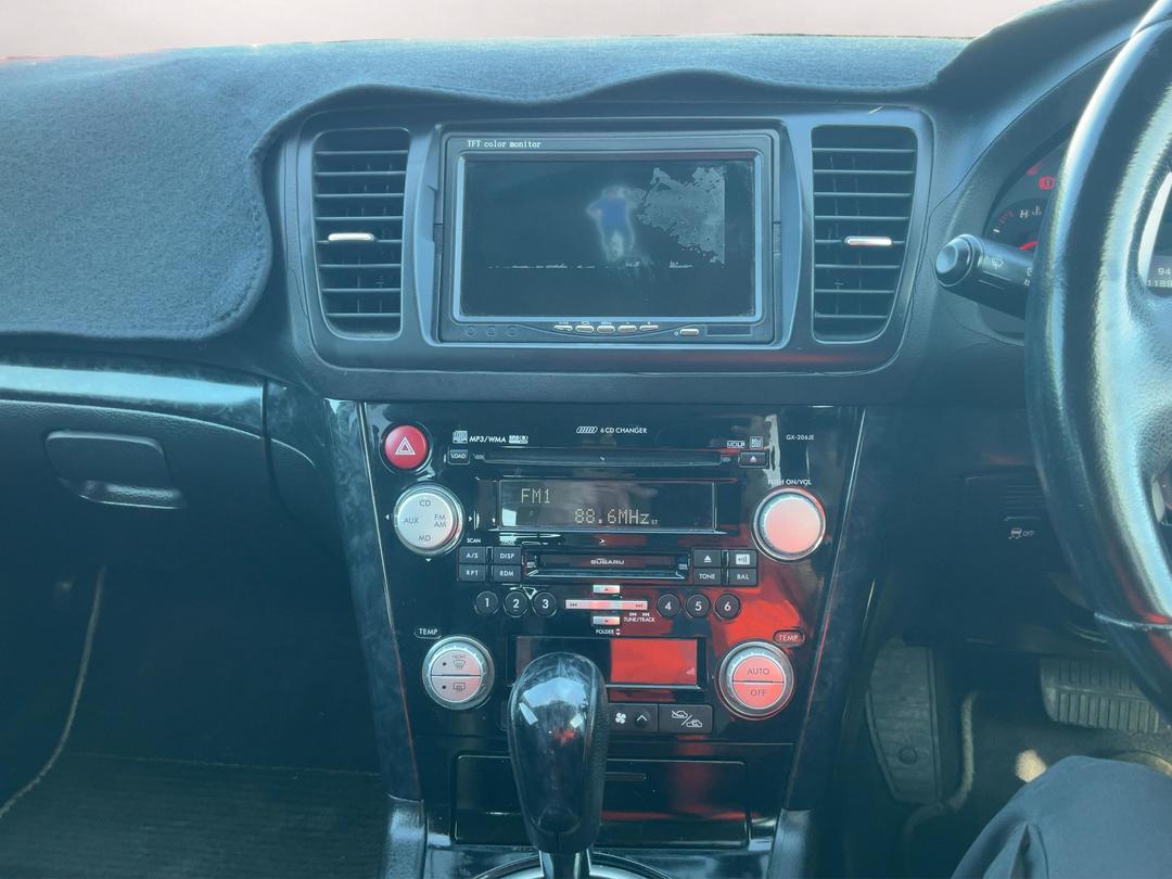 Photo '28' of Subaru Legacy