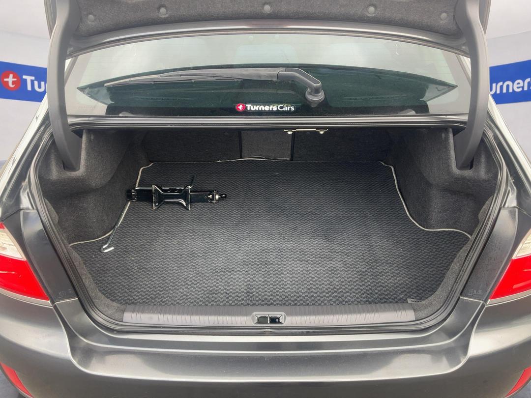 Photo '14' of Subaru Legacy