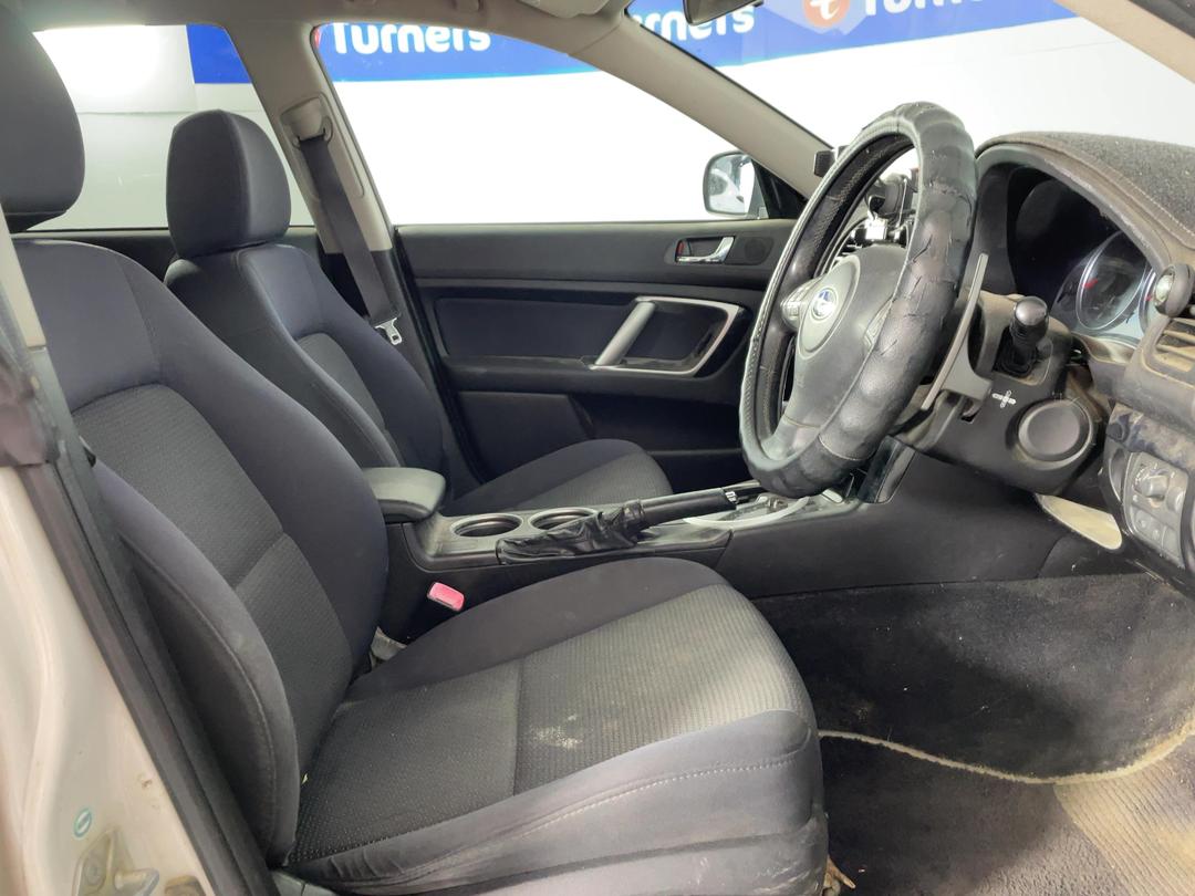 Photo '16' of Subaru Outback