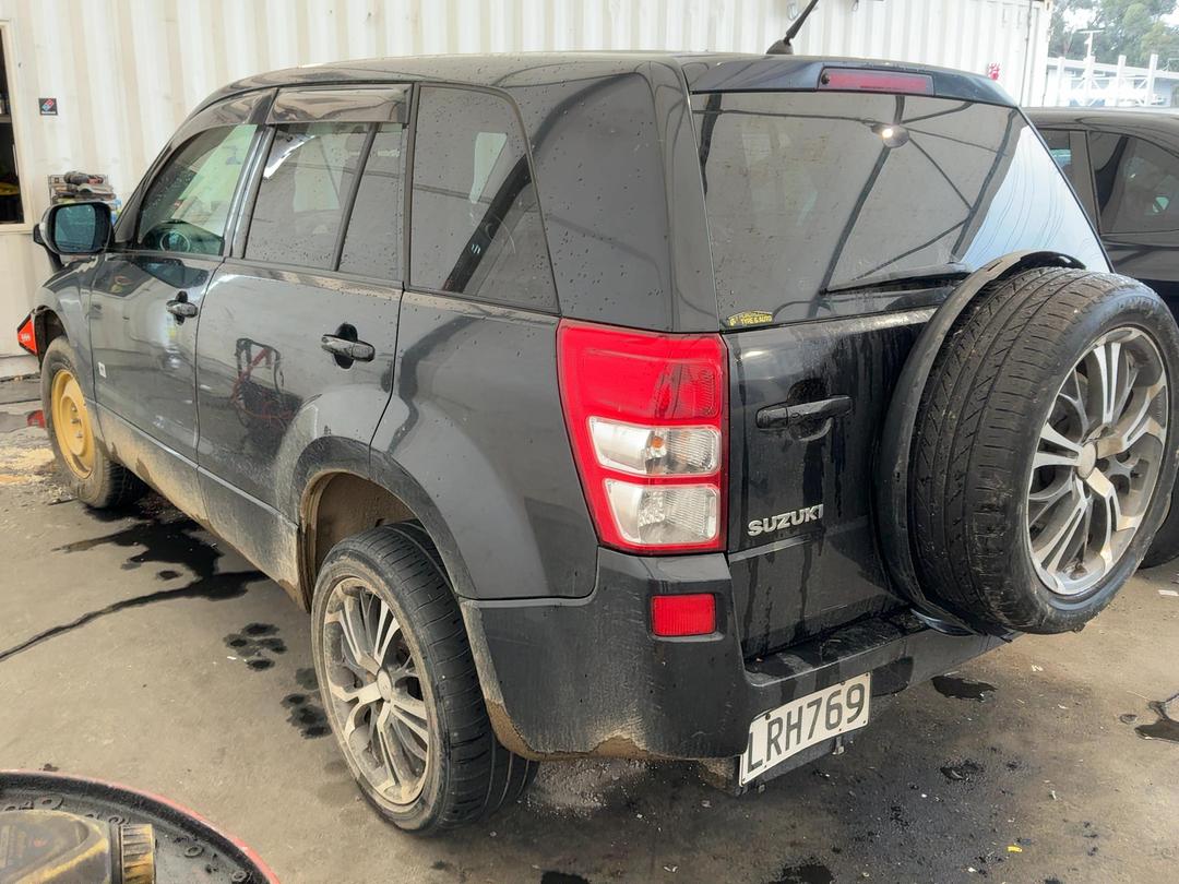 Photo '5' of Suzuki Escudo Photo '5' of Suzuki Escudo