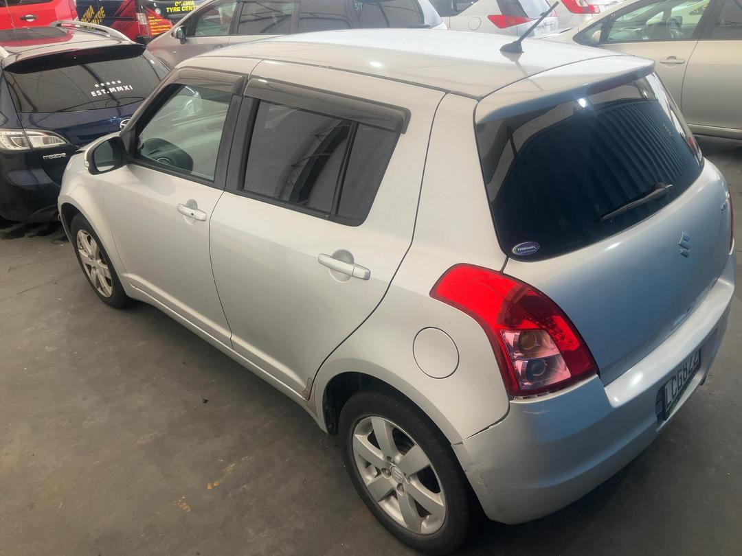 Photo '8' of Suzuki Swift