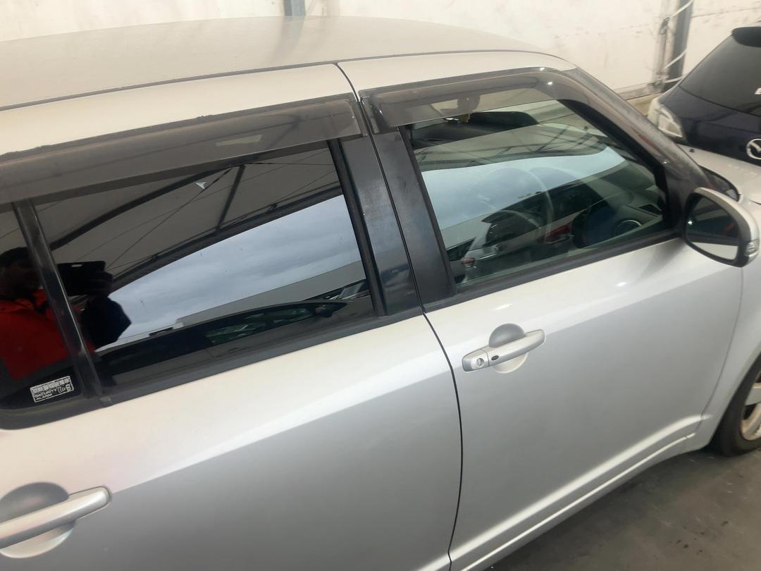 Photo '14' of Suzuki Swift