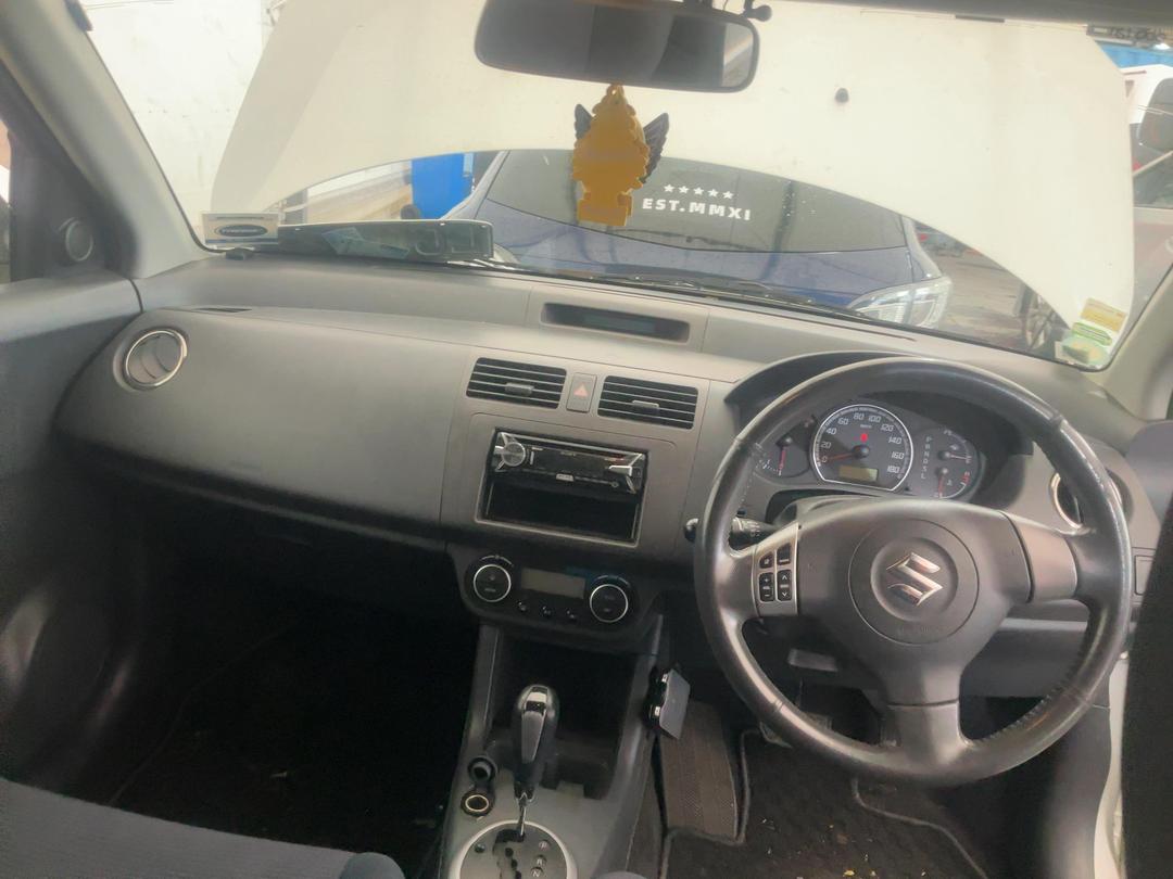 Photo '21' of Suzuki Swift