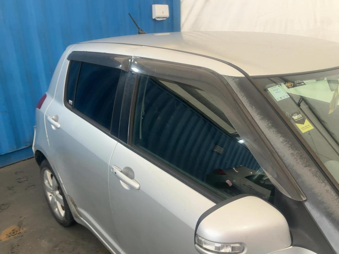 Photo '25' of Suzuki Swift