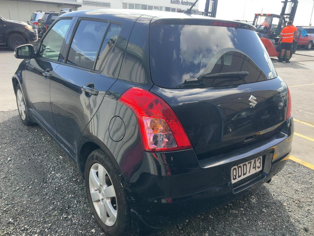 Photo '8' of Suzuki Swift