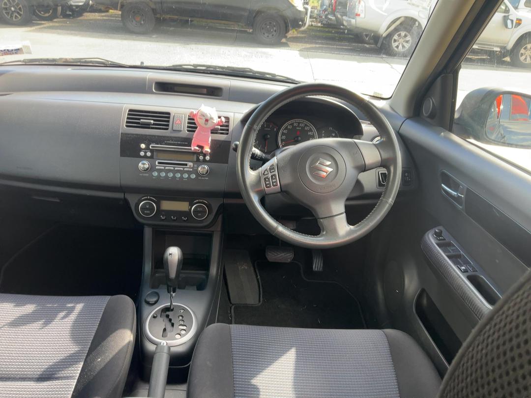 Photo '15' of Suzuki Swift