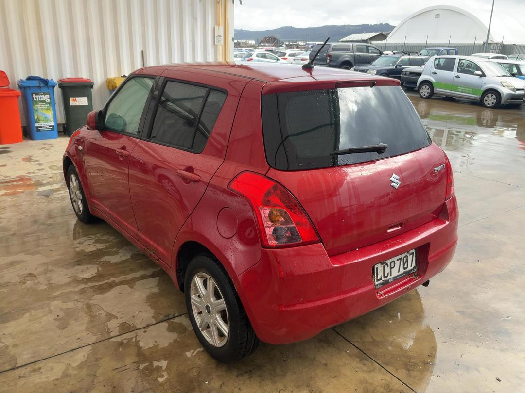 Photo '5' of Suzuki Swift