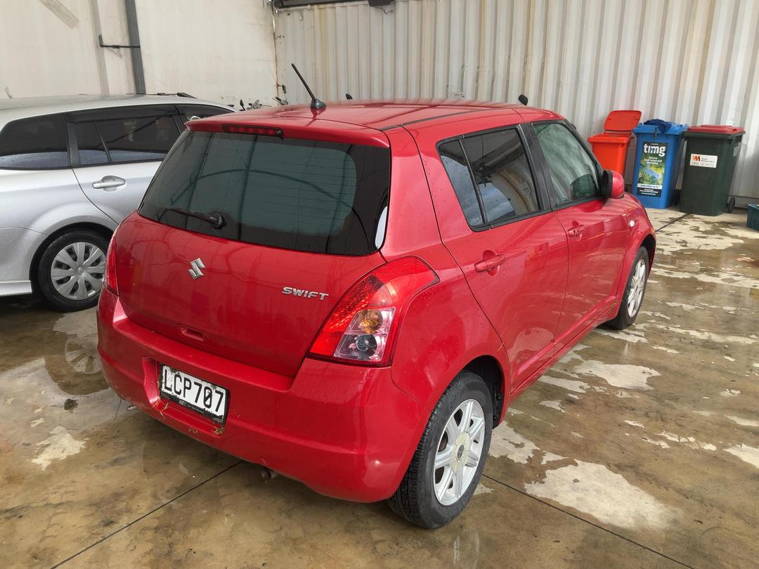 Photo '7' of Suzuki Swift