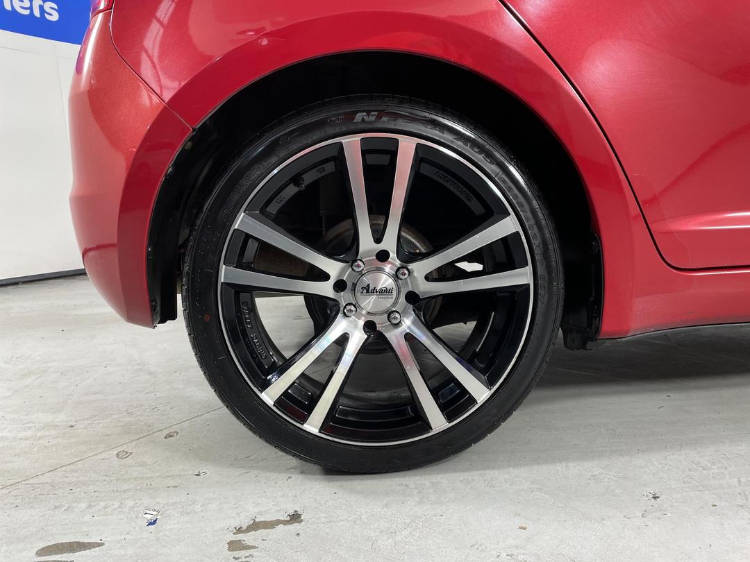 Photo '12' of Suzuki Swift