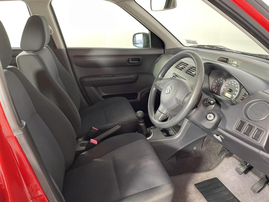 Photo '16' of Suzuki Swift