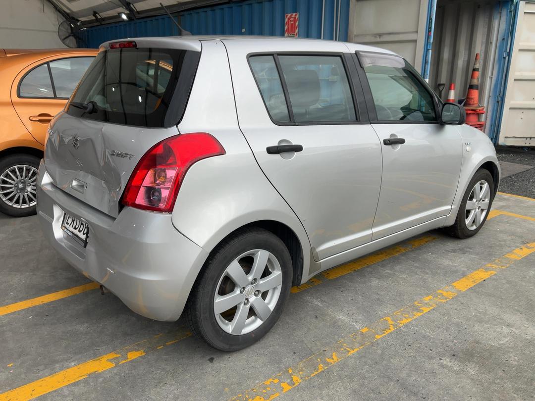 Photo '4' of Suzuki Swift Glxa