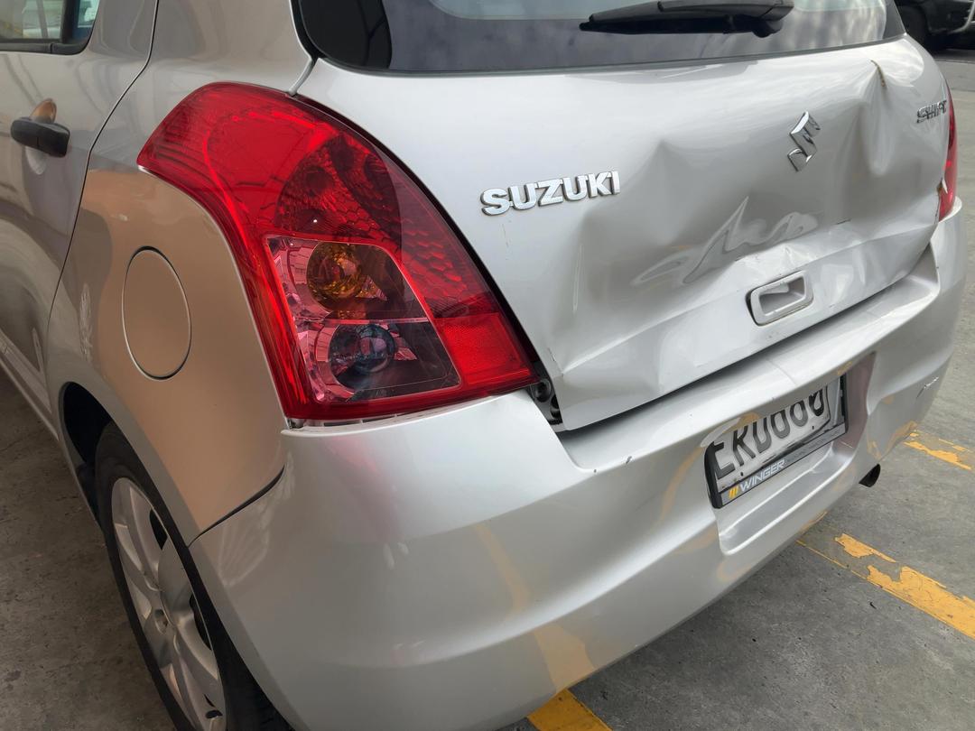 Photo '7' of Suzuki Swift Glxa