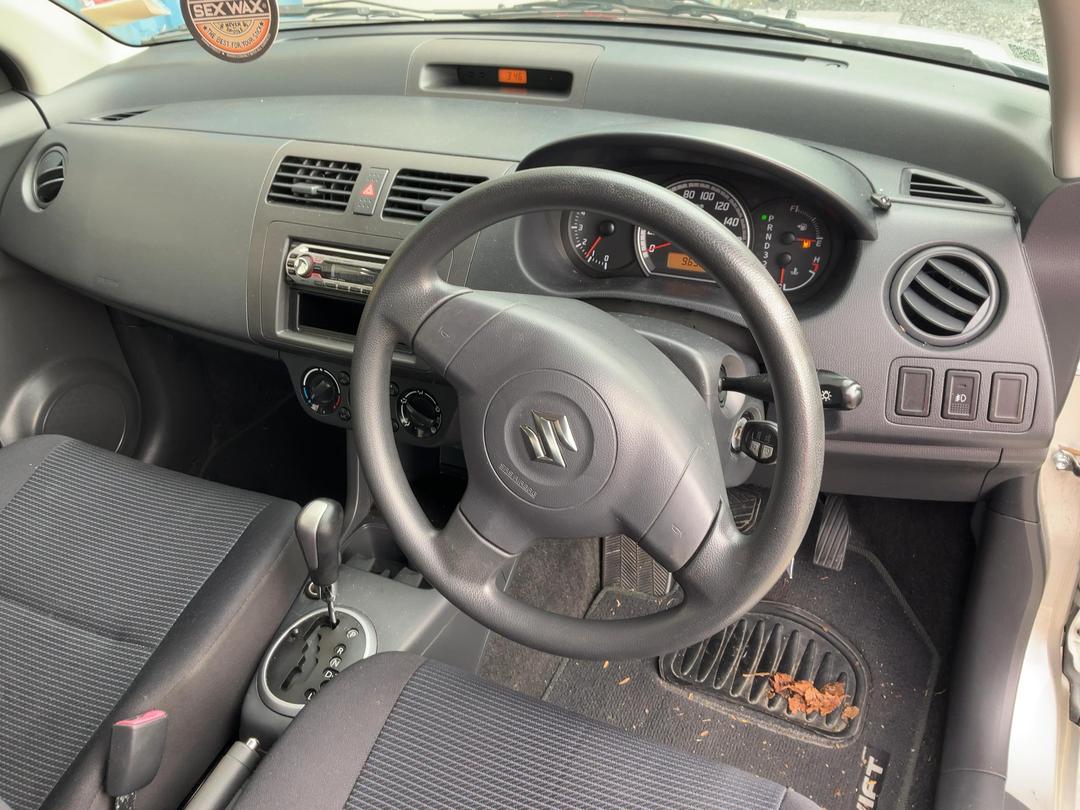 Photo '17' of Suzuki Swift Glxa