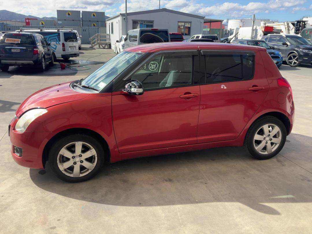 Photo '5' of Suzuki Swift Photo '5' of Suzuki Swift
