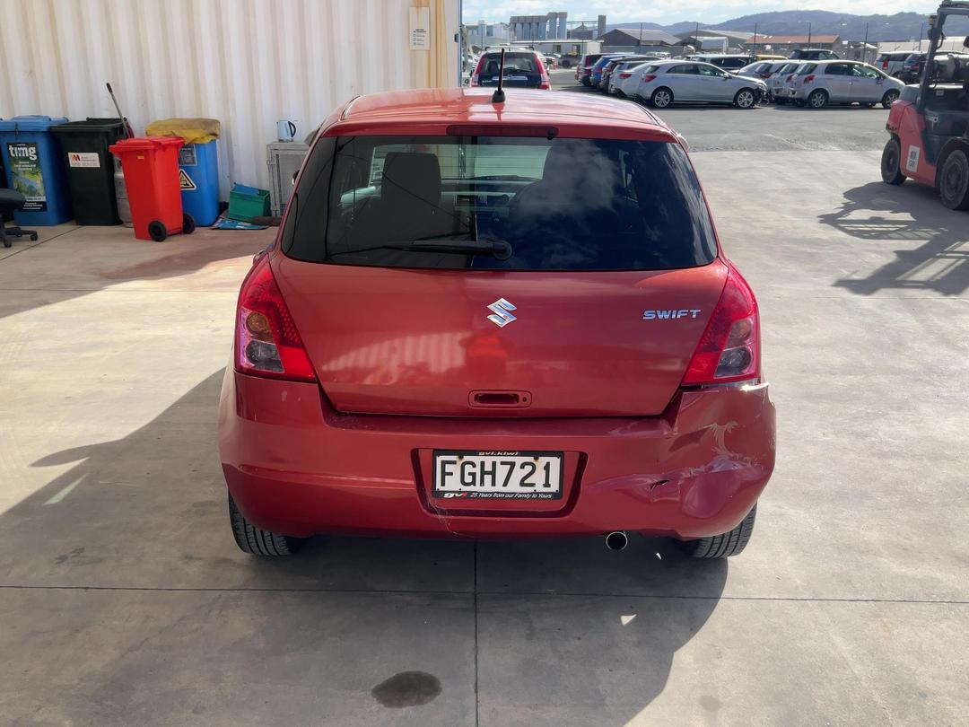Photo '7' of Suzuki Swift Photo '7' of Suzuki Swift