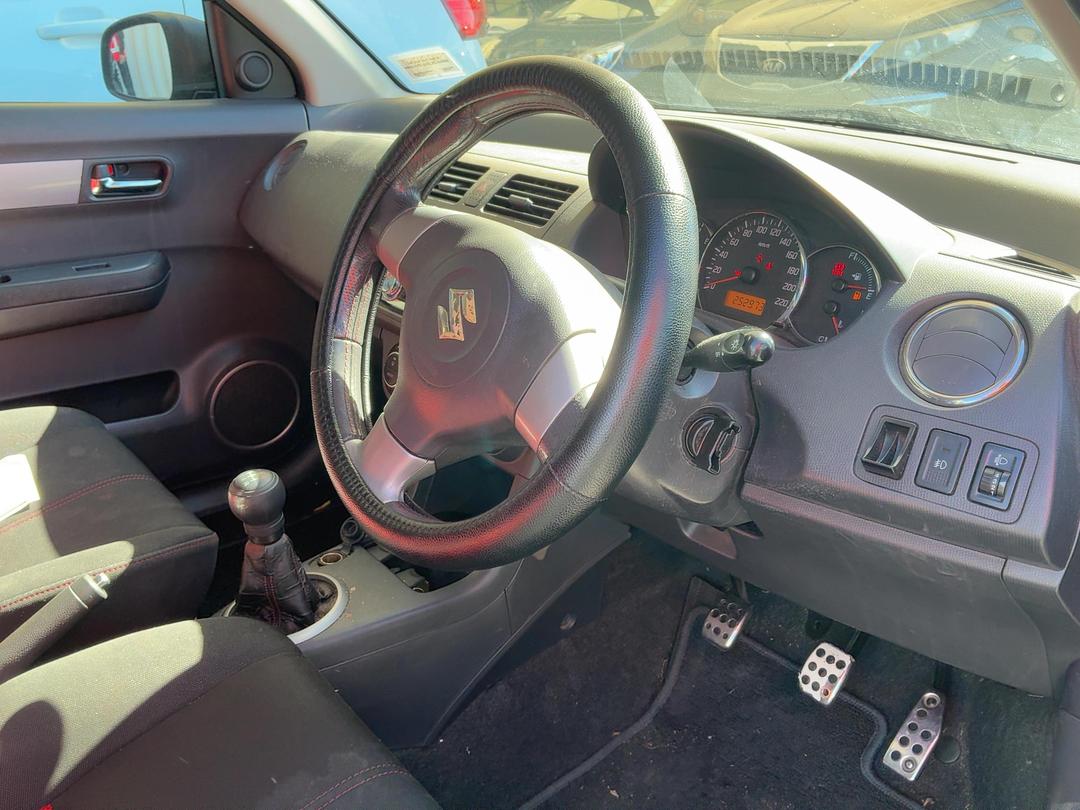 Photo '12' of Suzuki Swift Photo '12' of Suzuki Swift