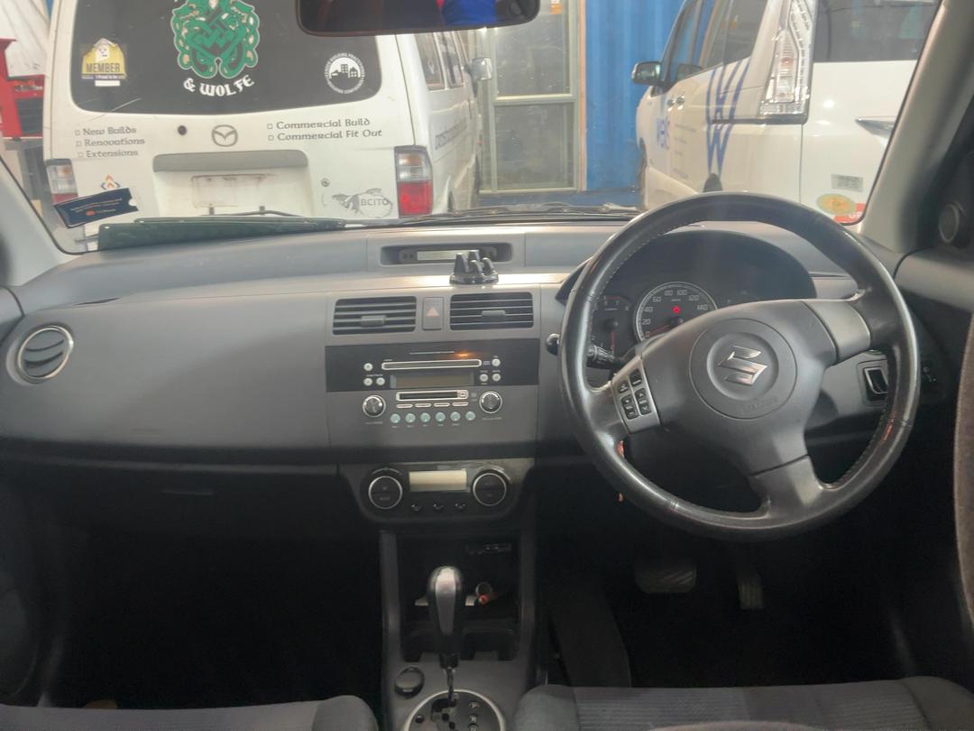 Photo '16' of Suzuki Swift Photo '16' of Suzuki Swift