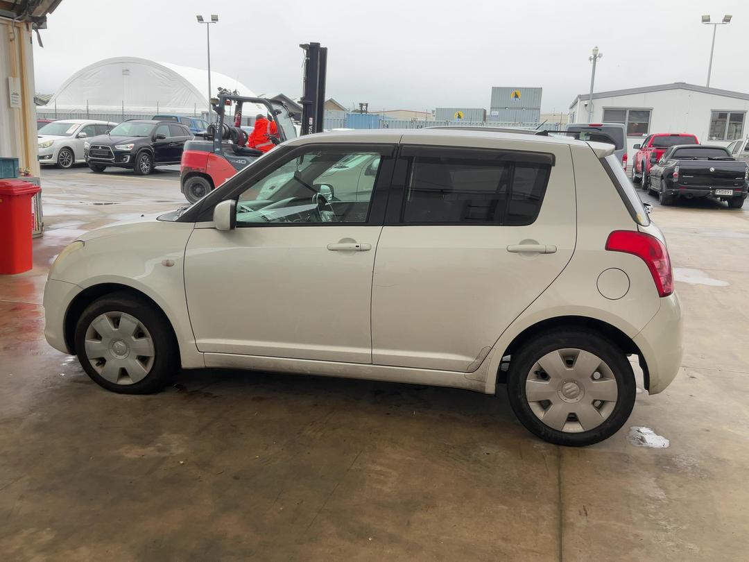 Photo '5' of Suzuki Swift Photo '5' of Suzuki Swift