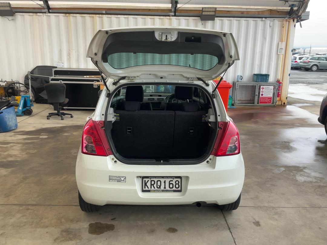 Photo '18' of Suzuki Swift Photo '18' of Suzuki Swift