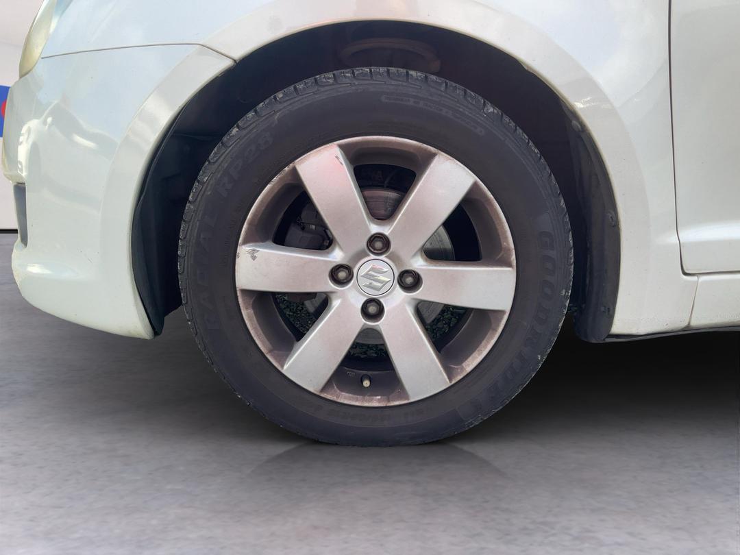 Photo '8' of Suzuki Swift Photo '8' of Suzuki Swift