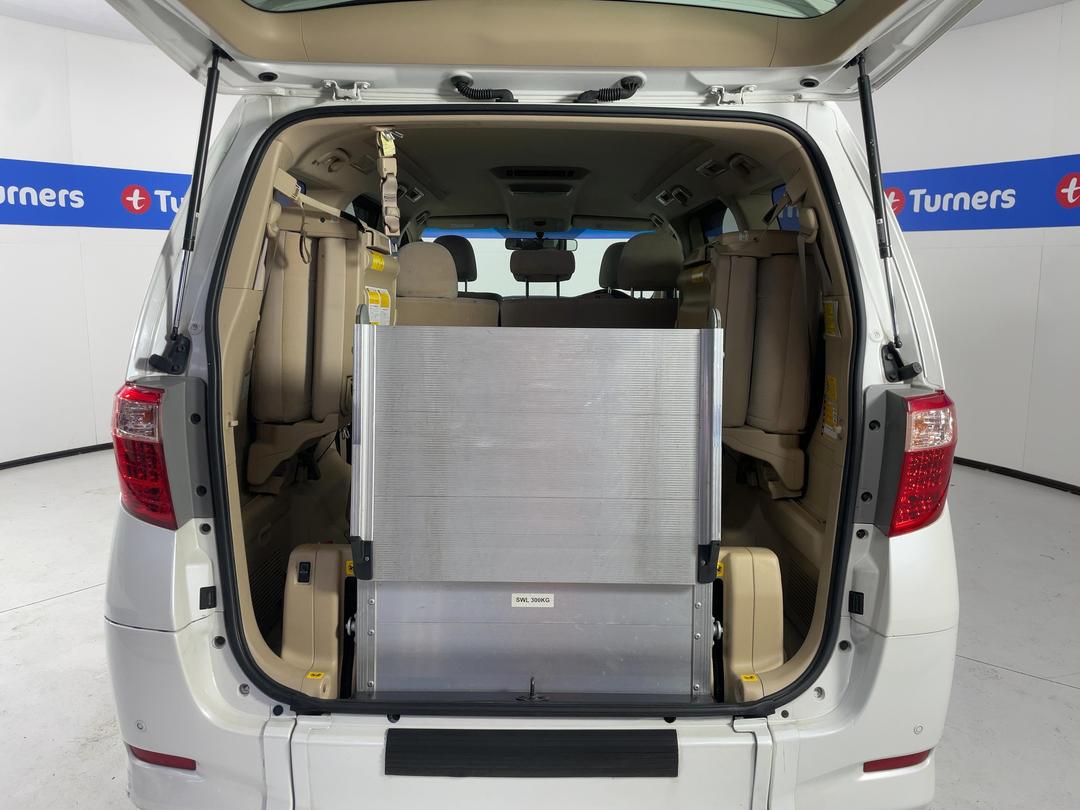 Photo '14' of Toyota Alphard