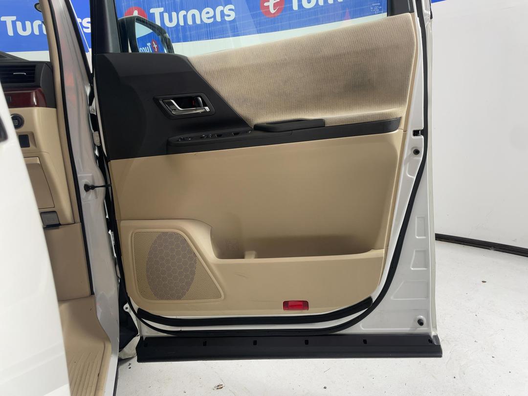 Photo '15' of Toyota Alphard