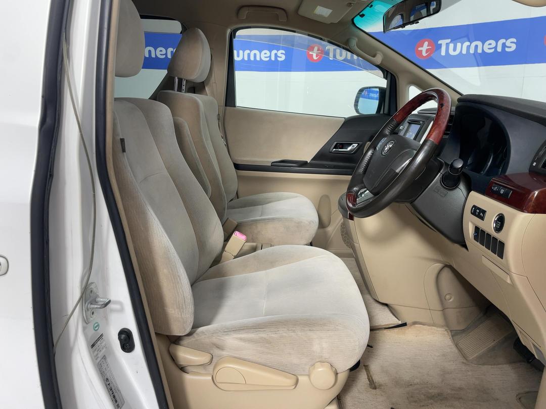 Photo '16' of Toyota Alphard