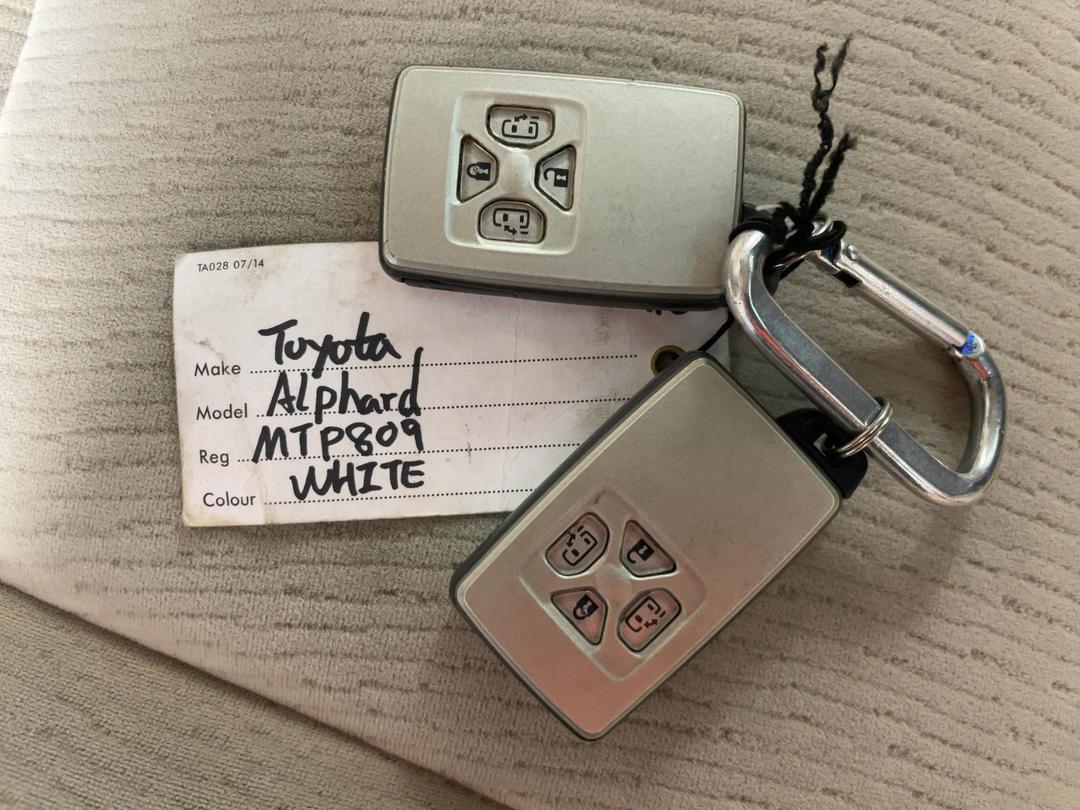 Photo '22' of Toyota Alphard