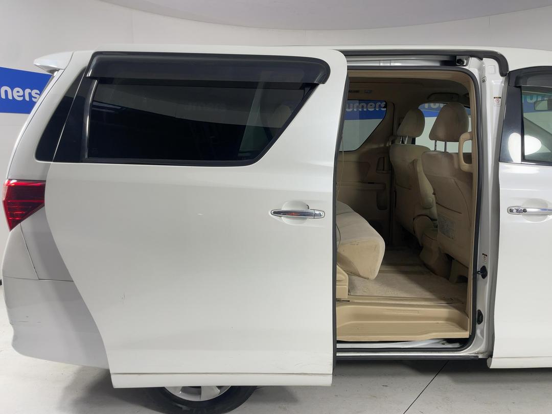 Photo '19' of Toyota Alphard